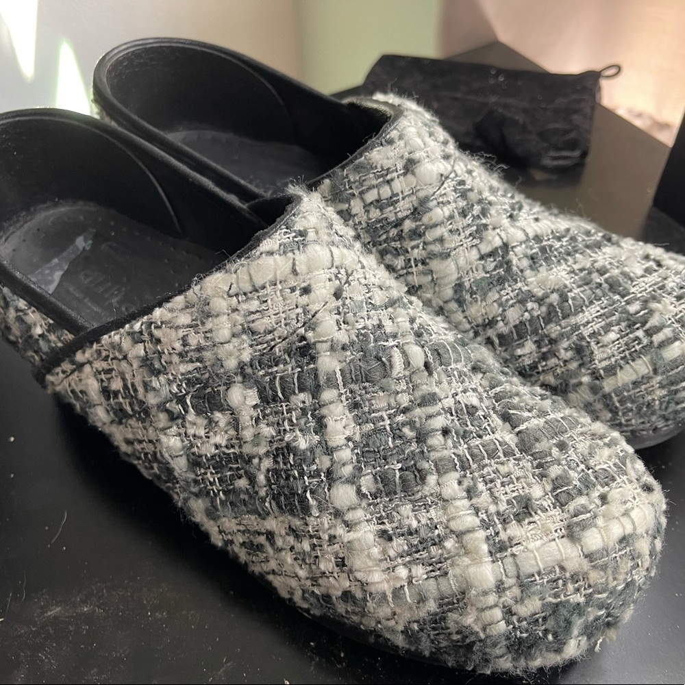 Beautiful tweed Dansko sanita clogs